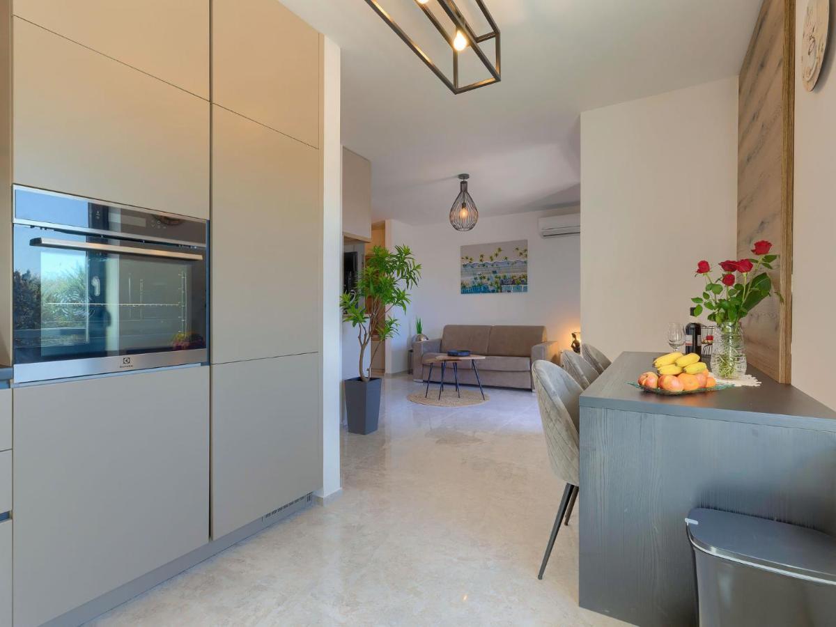 Apartment Wing 77 By Interhome Пула Экстерьер фото